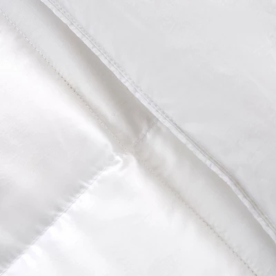 300 Thread Count Lightweight Down Fiber Comforter - Serta 5 300 Thread Count Lightweight Down Fiber Comforter - Serta - Image 3