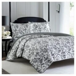 Amberley Quilt Set Laura Ashley -Bedding Promotion GUEST ab9911d9 ce2c 4b1c 8549 79b7300edb5b